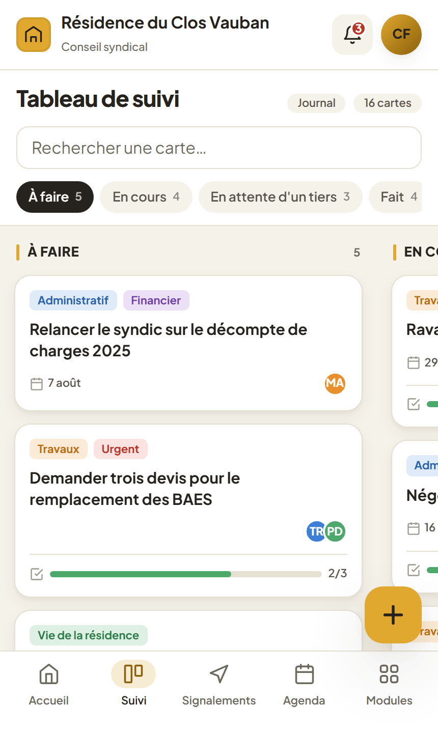 Le tableau de suivi de Coprelo sur téléphone : les quatre colonnes À faire, En cours, En attente d'un tiers et Fait avec le nombre de cartes de chacune, puis des cartes portant leurs étiquettes, leur échéance, les membres assignés et l'avancement de leur checklist.